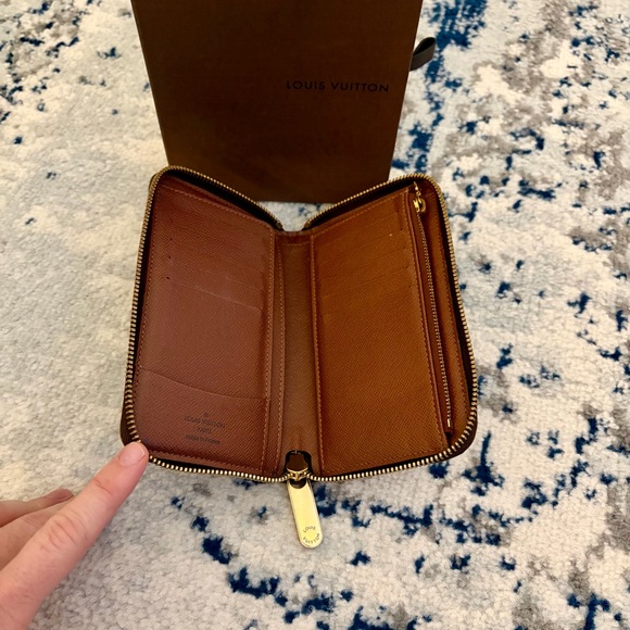 Louis Vuitton Monogram Zippy Coin
Purse Wallet With Box - Picture 5 of 7
